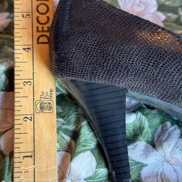 A2 by Aerosoles Benelux Black & Grey Snakeskin Pattern Pumps Size 8M - Picture 8 of 8